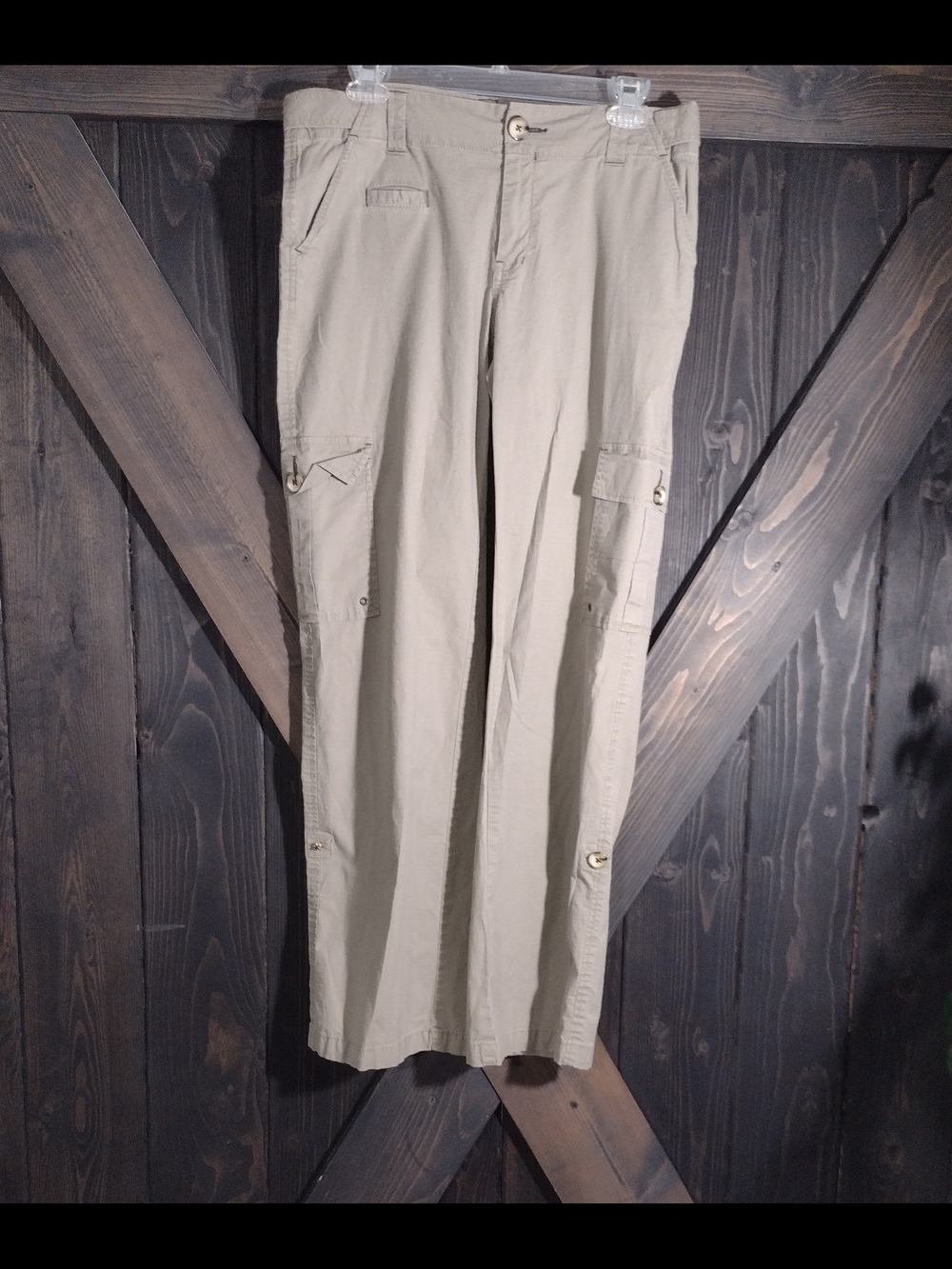 Cabi Women's Lightweight Cargo Pants in Khaki Color. Size 8